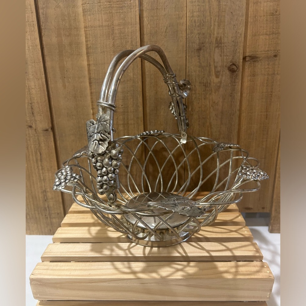 Vintage Godinger Silver Art Co. Silverplated Grape & Leaf Basket Post 1940 - 12”